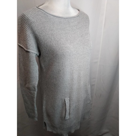 Daisy Fuentes pale gray tunic sweater with pocket - Picture 2 of 6